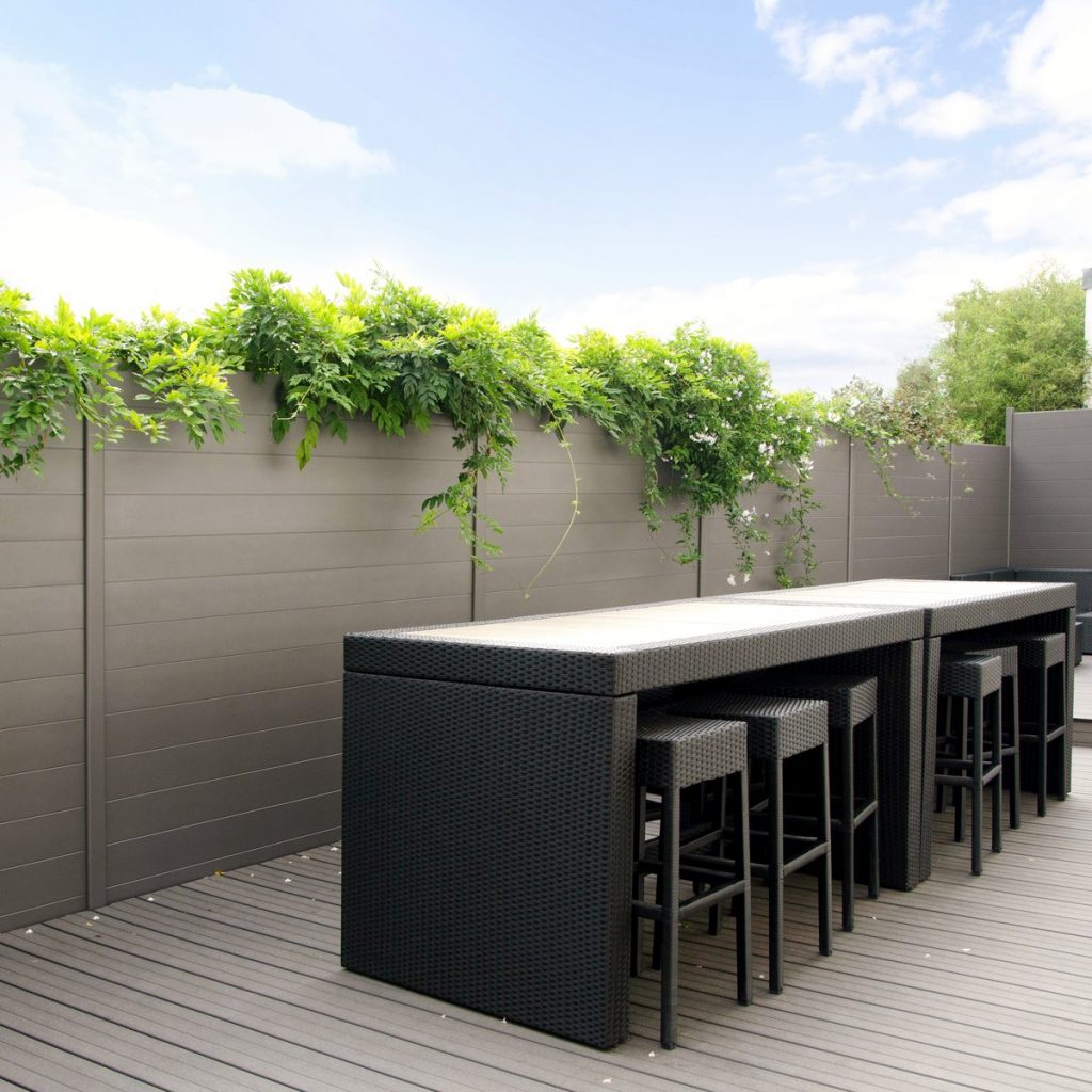 Cloture aluminium contemporaine noir sable jardin