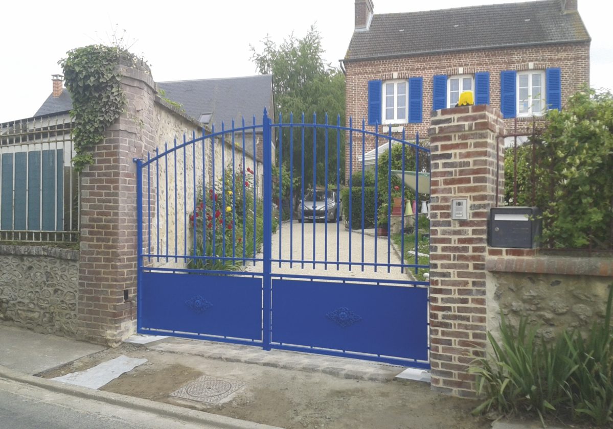 Portail acier battant bleu pose gentilly val de marne