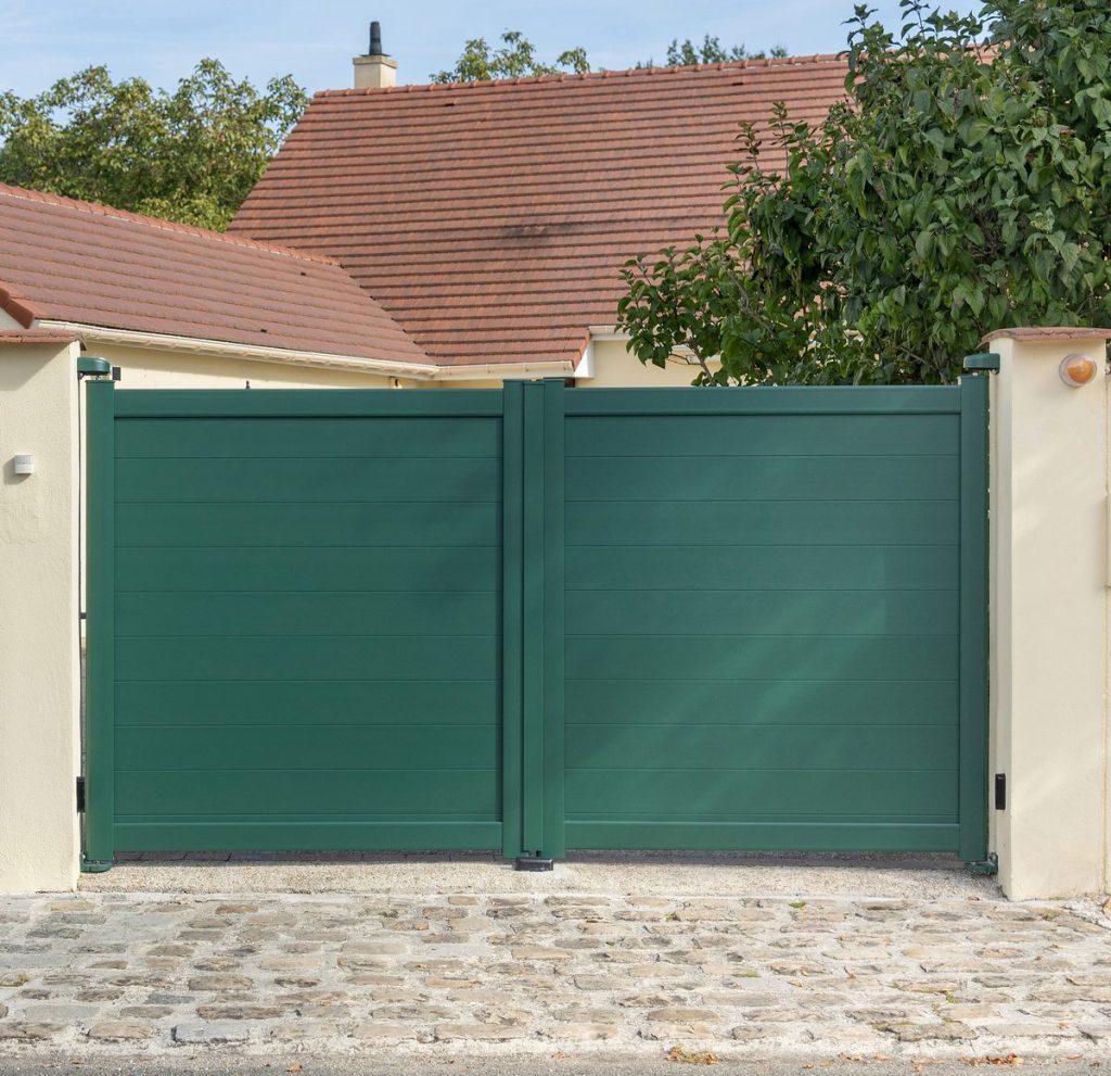 Portail battant aluminium vert pose savigny le temple ile de france