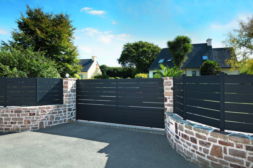 Portail coulissant aluminium gris anthracite cloture assortie sur mesure