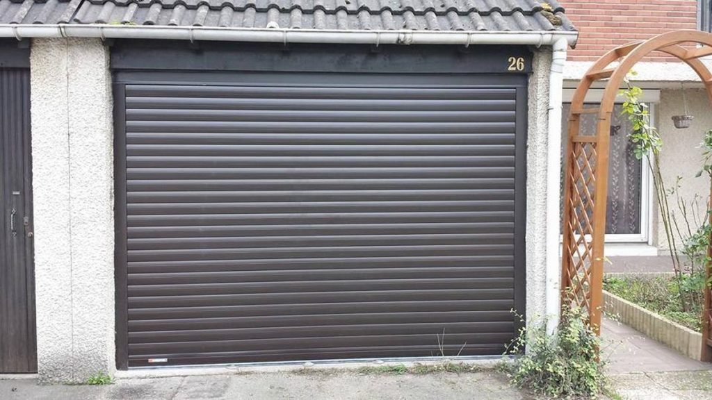 Porte garage enroulable marron lames aluminium pose maison ile de france