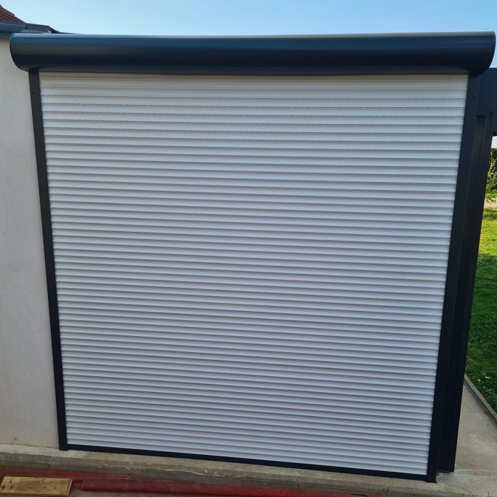 Porte garage enroulable pose renovation sur mesure region parisienne