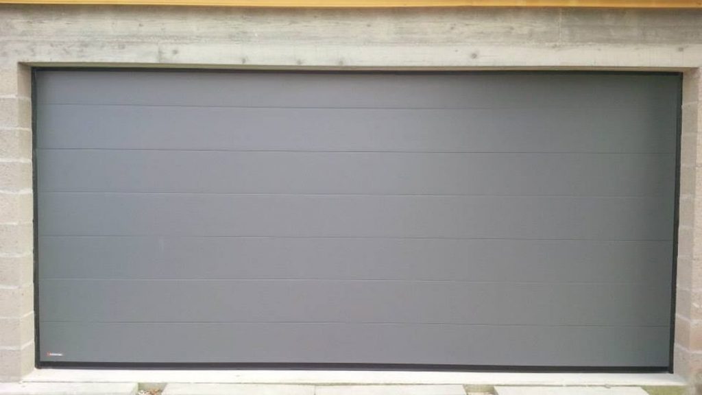 Porte garage sectionnelle gris anthracite grande largeur pose