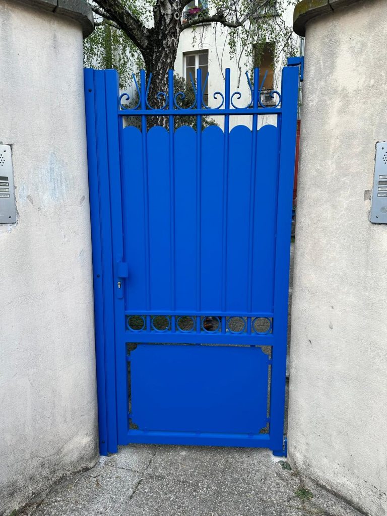 Portillon aluminium tradition bleu pose ile de france