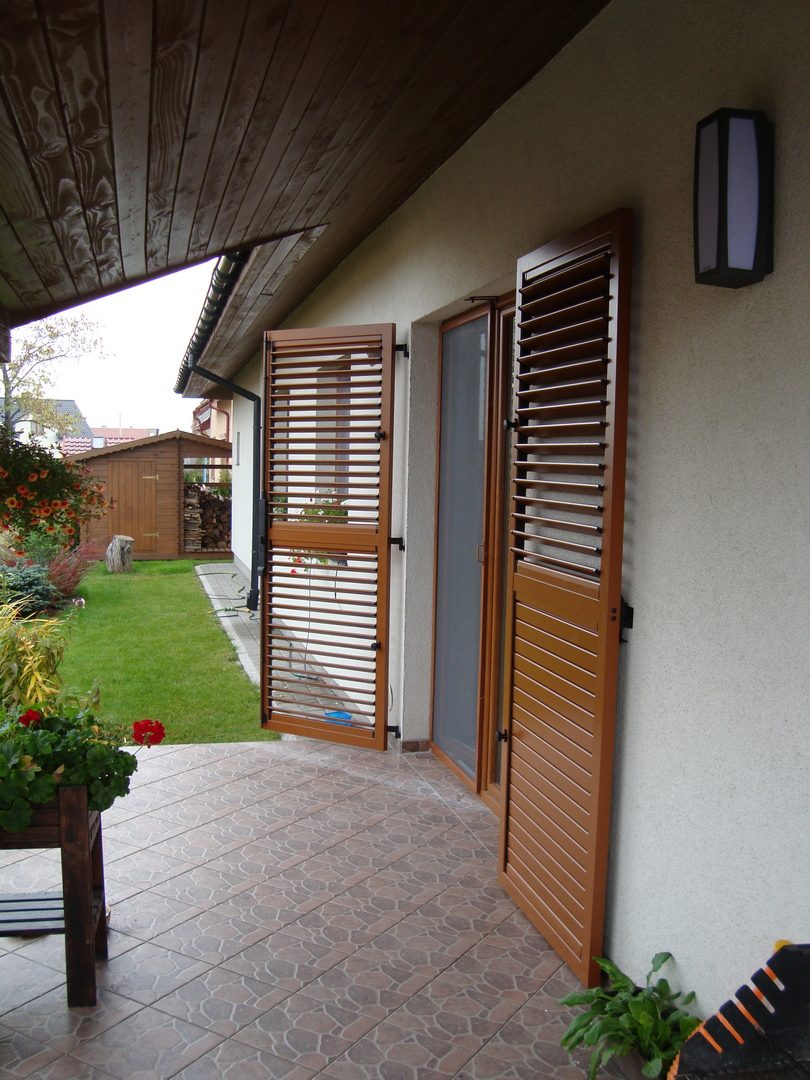 Volet battant aluminium chene dore persienne terrasse pavillon pose