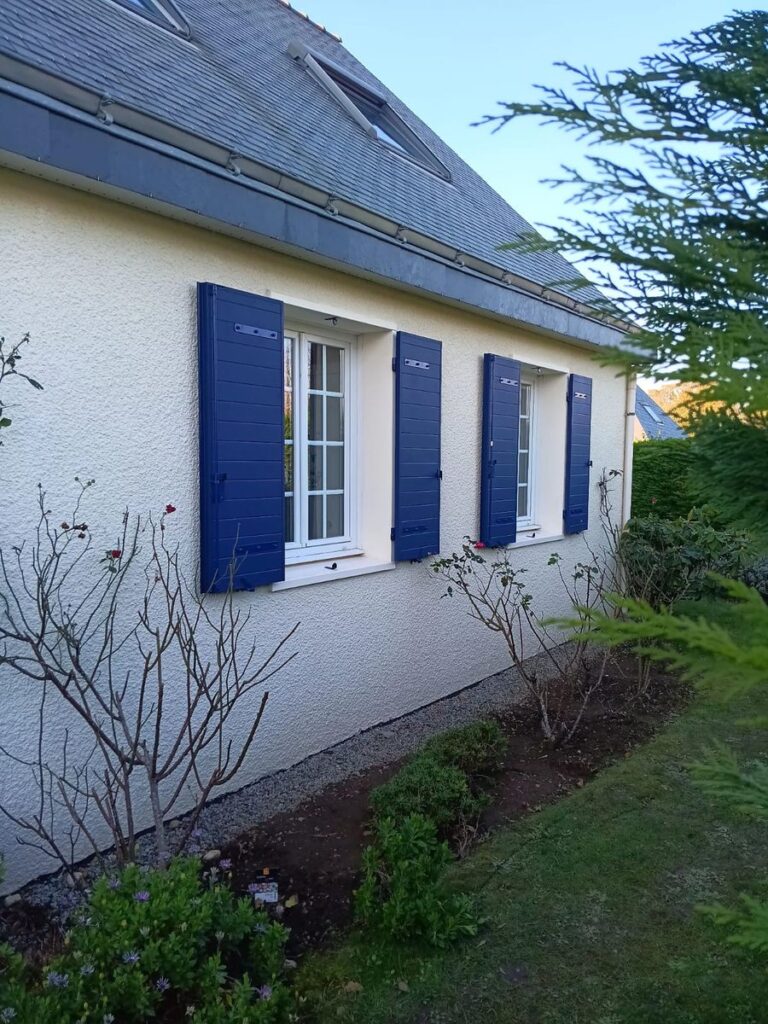 Volets battants aluminium gris sur mesure — photo de réalisation client n°2