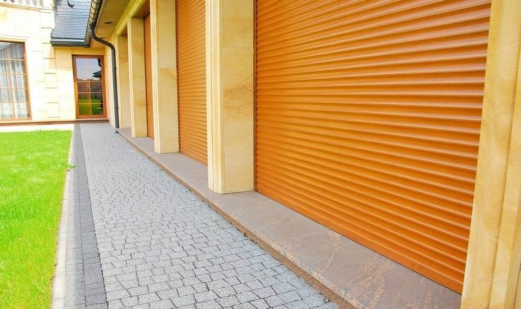 Volets roulants aluminium ton bois chene dore maison moderne 2