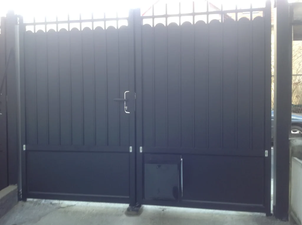 Portail aluminium sur mesure - réalisation Metz (Grand Est)