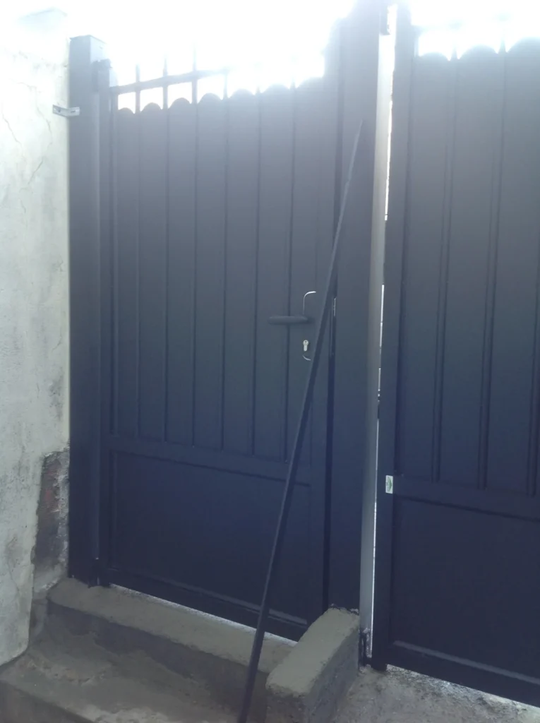 Portail aluminium sur mesure - réalisation Reims (Grand Est)