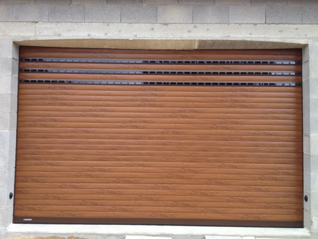 Porte de garage enroulable sur mesure - réalisation Seine-Saint-Denis (Île-de-France)